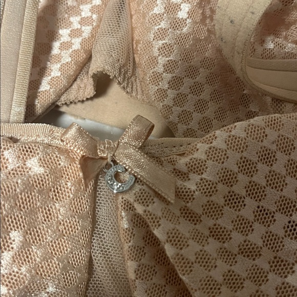 3 bras 34 DD - Picture 2 of 6